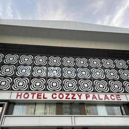Hotel Cozzy Palace Surat Bagian luar foto