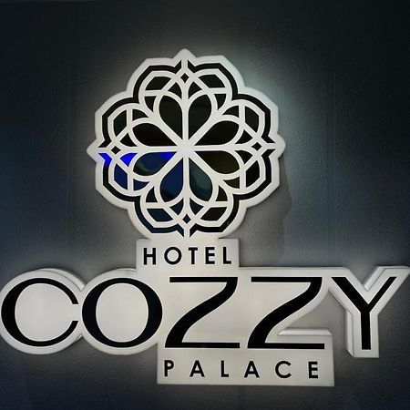 Hotel Cozzy Palace Surat Bagian luar foto