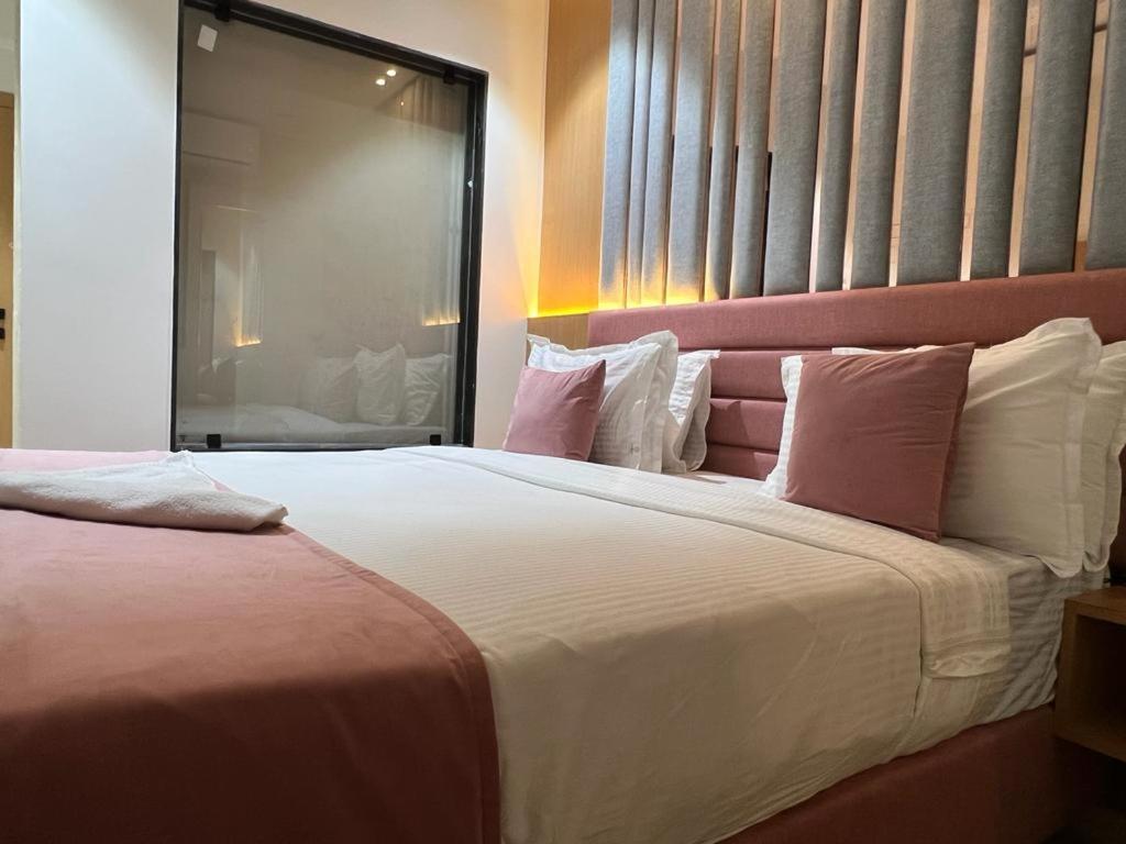 Hotel Cozzy Palace Surat Bagian luar foto