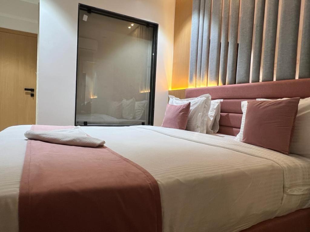 Hotel Cozzy Palace Surat Bagian luar foto
