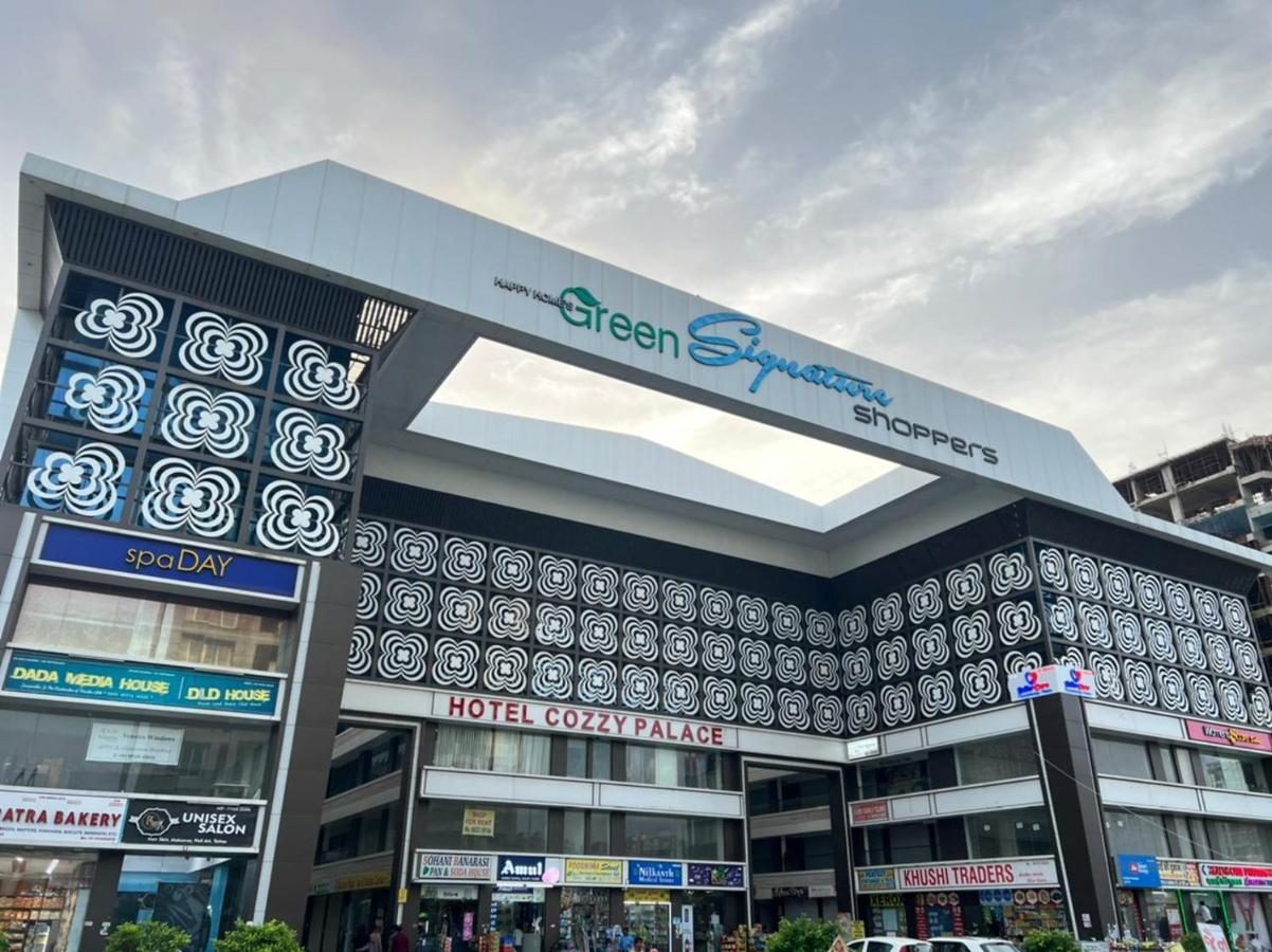 Hotel Cozzy Palace Surat Bagian luar foto