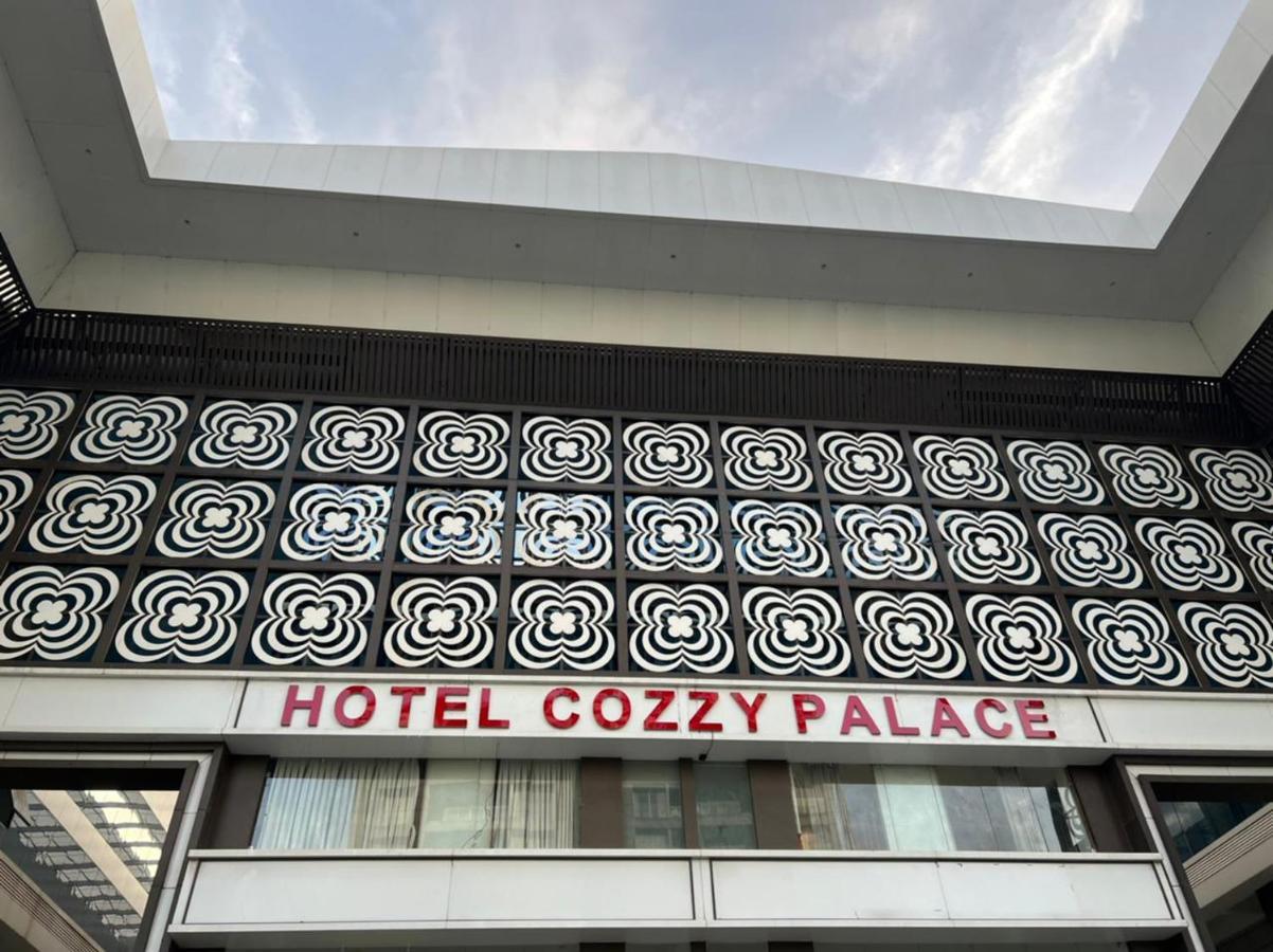 Hotel Cozzy Palace Surat Bagian luar foto