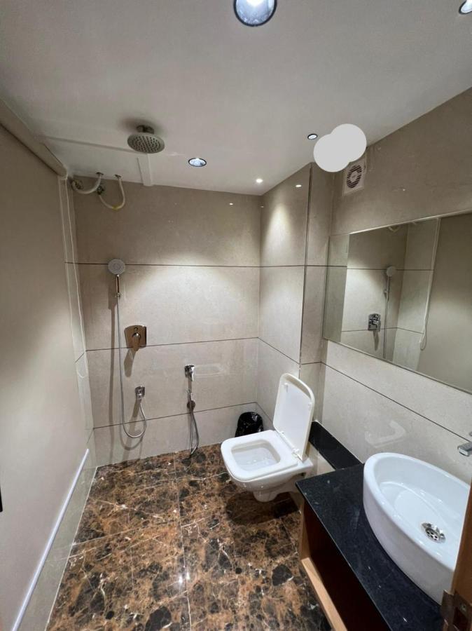 Hotel Cozzy Palace Surat Bagian luar foto